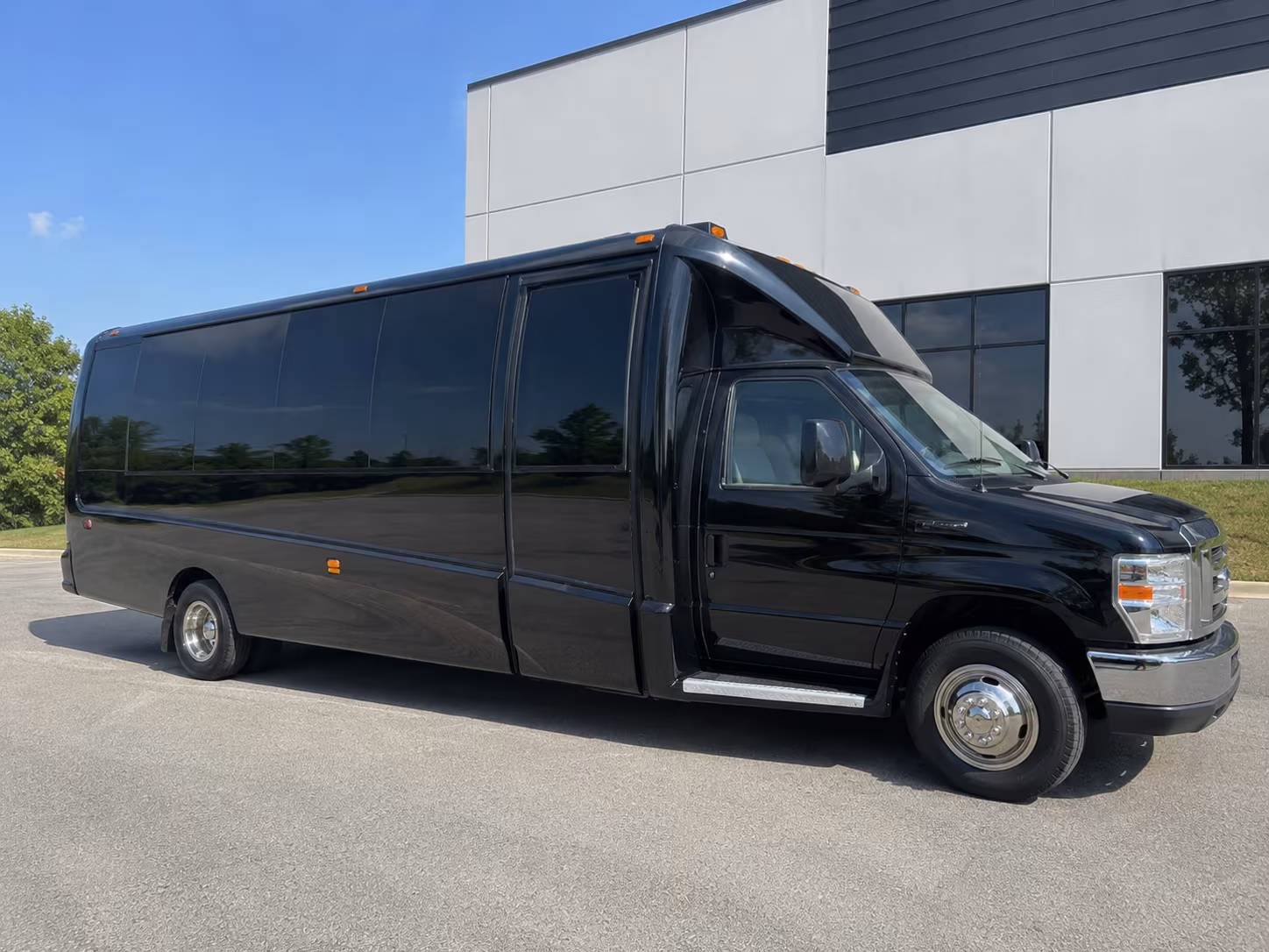 bachelorette party bus rentals for riverside brewery and distillery crawls