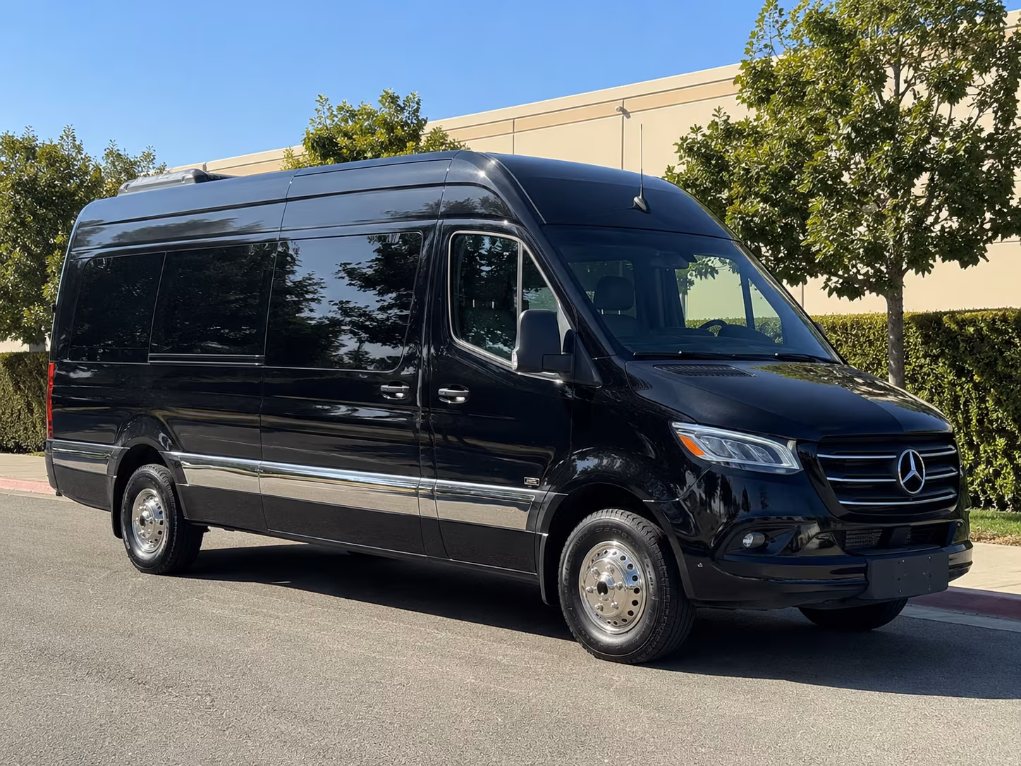 reserve transportation for your next prom 1